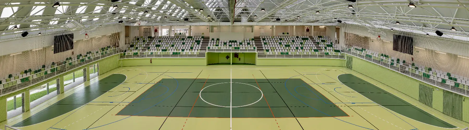 El Ayuntamiento de Monforte de Lemos está impulsando la renovación del complejo deportivo “A Pinguela”. Interior polideportivo A Pinguela vista aerea